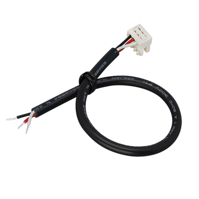 Zespoły kabli IDC o długości 30 cm ze złączem zasilania Lumberg 3515 w kolorze beżowym
